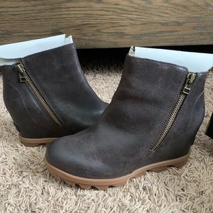 Sorel Joan of arctic wedge II zip blackened brown